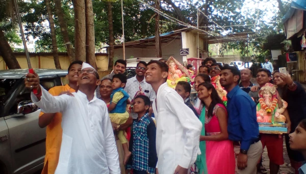 सेल्फी विथ बाप्पा !