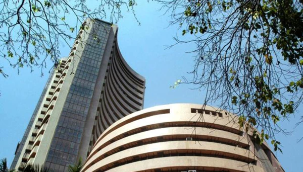 शेयर बाजार में गिरावट ।