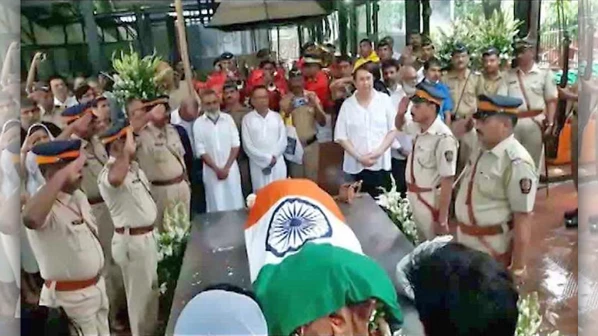 राजकीय सम्मान के साथ शशि कपूर को दी गई अंतिम विदाई!