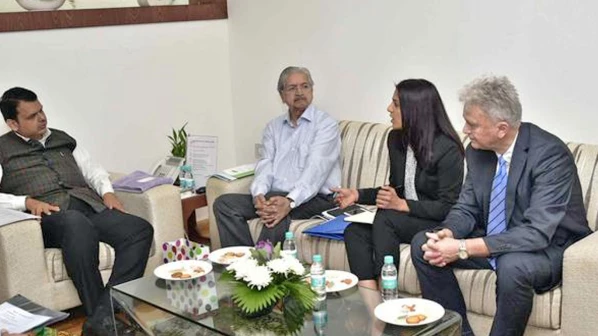 'स्मार्ट सिटी' प्रकल्पांसाठी स्वीडनने सहकार्य करावं- मुख्यमंत्री