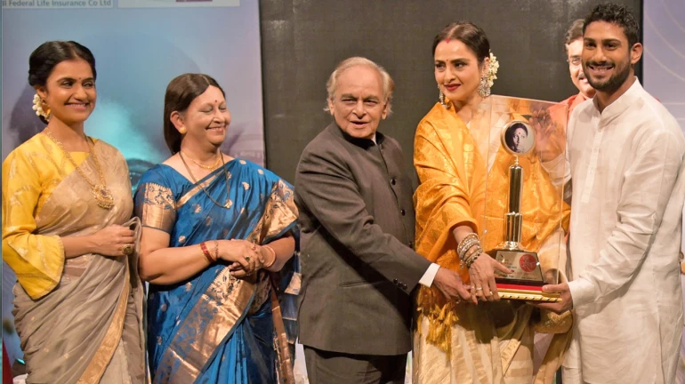 Legendary Rekha and Marathi actress Amruta Subhash honoured with Smita Patil award 