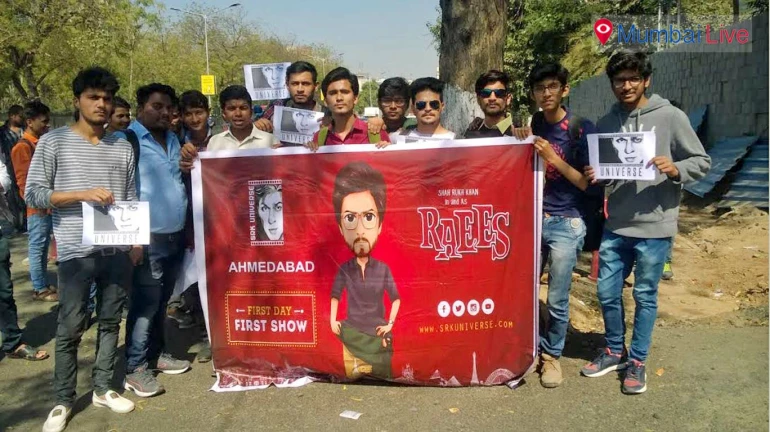 Shah Rukh Khan in Ahmedabad for 'Raees' promotion