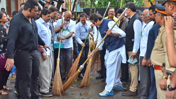 महापालिकेला साडेचार लाखात पडलं कचरा विल्हेवाटीचं आवाहन!