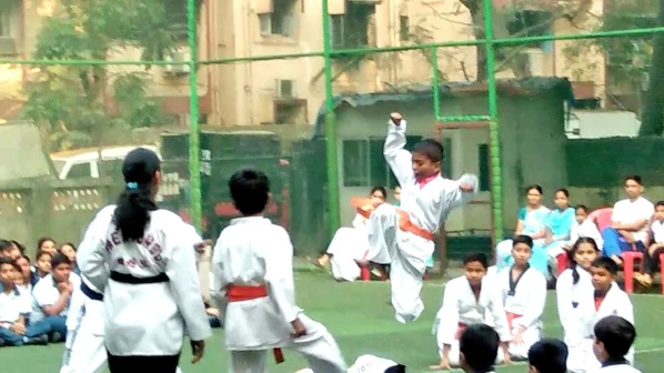 विद्यार्थ्यांचं 'तायक्वांडो' सादरीकरण