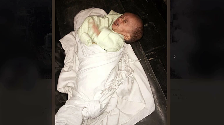 रिक्शे में मिली तीन दिन की लावारिस नवजात बच्ची