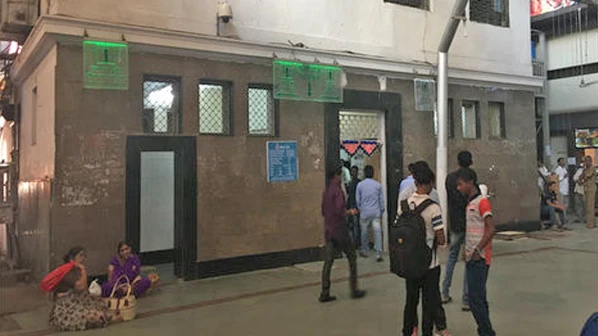 मुंबई में एक टॉइलट की बोली लगी 85 लाख रुपये ! 