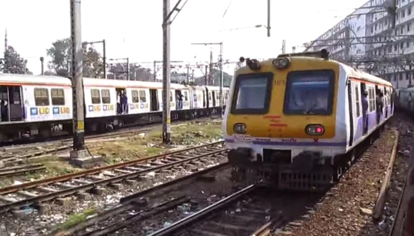  एक दिन में लोकल ट्रेन से 15 लोगों की मौत !