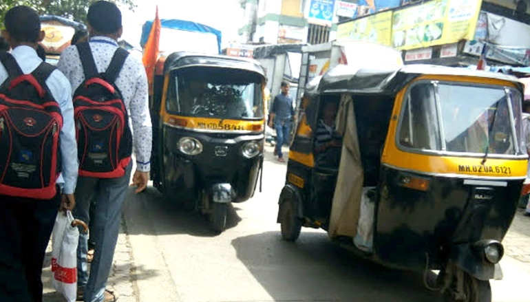 Malad residents demand bus service 