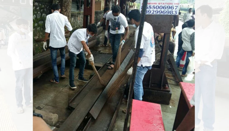 NSS students cleaned up Wadala station