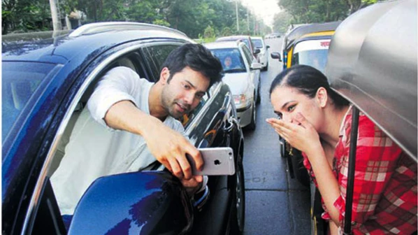 Actor Varun Dhawan's road selfie fined by Mumbai Police 