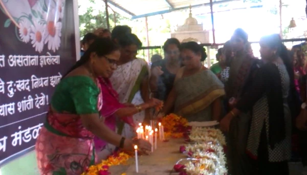 विलास शिंदे को पत्नी ने दी श्रद्धांजलि