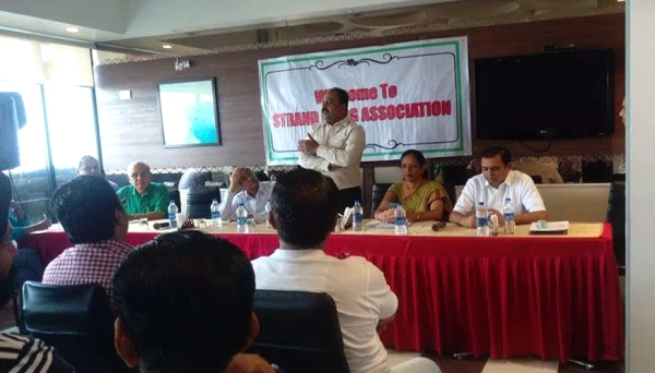 मुंबई के सबसे पॉश इलाके में भी पानी को तरसते लोग