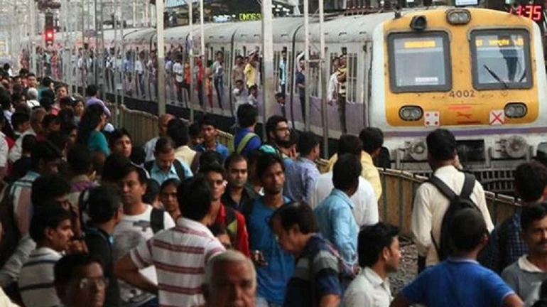 मध्य रेलवे की कार्रवाई में दो लोगों के पास के एक लाख की ई-टिकट बरामद
