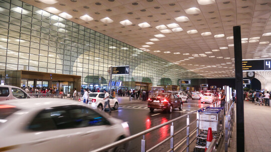 मुंबई में विदेशी यात्रियों के लिए नए नियम | Mumbai Live