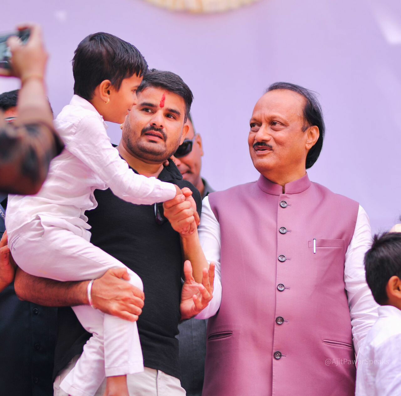 अजित पवार की अगुवाई वाली एनसीपी ने आवास विभाग पर दावा किया