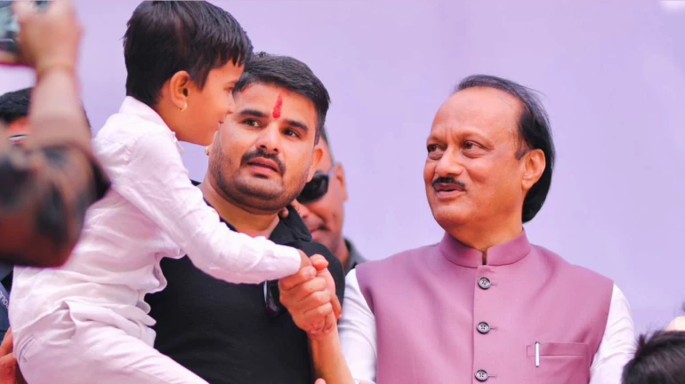 अजित पवार की अगुवाई वाली एनसीपी ने आवास विभाग पर दावा किया अजित पवार की अगुवाई वाली एनसीपी ने आवास विभाग पर दावा किया