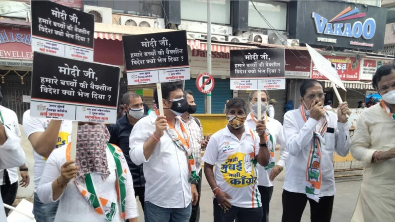 वैक्सीन को विदेश भेजने पर कांग्रेस आक्रामक, जगह जगह विरोध प्रदर्शन वैक्सीन को विदेश भेजने पर कांग्रेस आक्रामक, जगह जगह विरोध प्रदर्शन