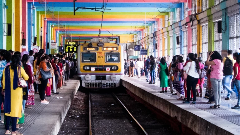 Mumbai Local News: Congress demands resumption of train for vaccinated general public