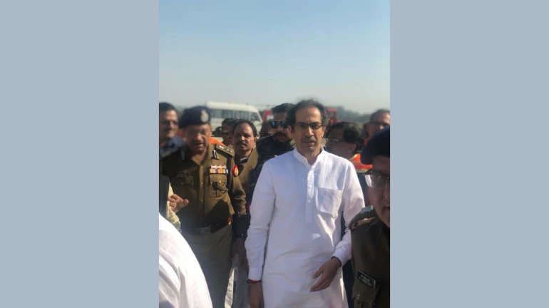 बाल बाल बचे उद्धव ठाकरे, हवाई पट्टी पर पहुंची नीलगाय बाल बाल बचे उद्धव ठाकरे, हवाई पट्टी पर पहुंची नीलगाय