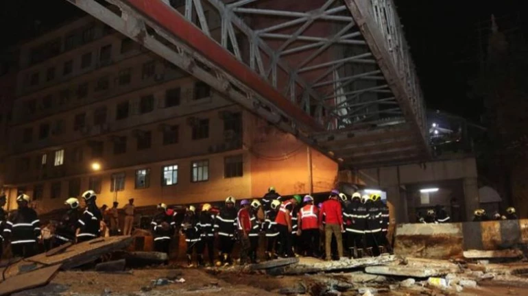 हिमालय पूलाच्या दुर्घटनेनंतर ३० पादचारी पुलांची तातडीने दुरुस्ती हिमालय पूलाच्या दुर्घटनेनंतर ३० पादचारी पुलांची तातडीने दुरुस्ती