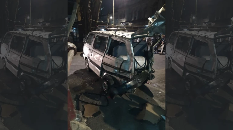 लोअर परळ येथे डंपरच्या धडकेत दोघांचा मृत्यू, एक गंभीर जखमी लोअर परळ येथे डंपरच्या धडकेत दोघांचा मृत्यू, एक गंभीर जखमी