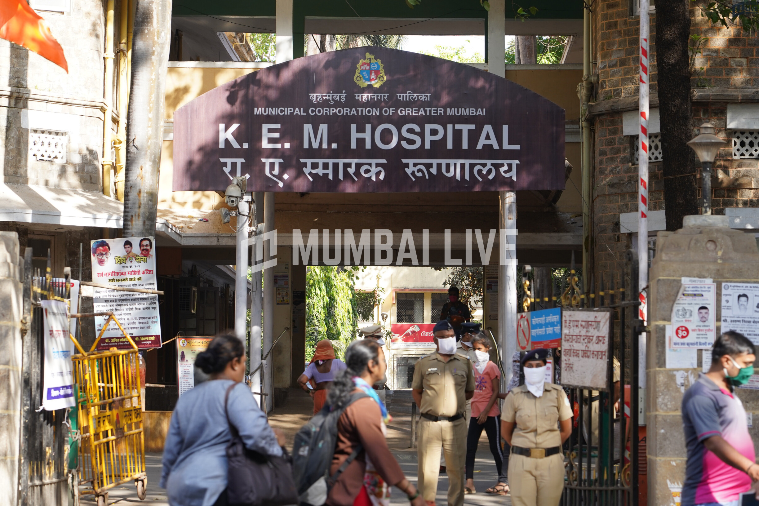 केईएम रुग्णालयात रुग्णांना खाली बसण्याची वेळ, राम कदम यांनी पोस्ट केला व्हिडीओ