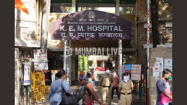 केईएम रुग्णालयात रुग्णांना खाली बसण्याची वेळ, राम कदम यांनी पोस्ट केला व्हिडीओ