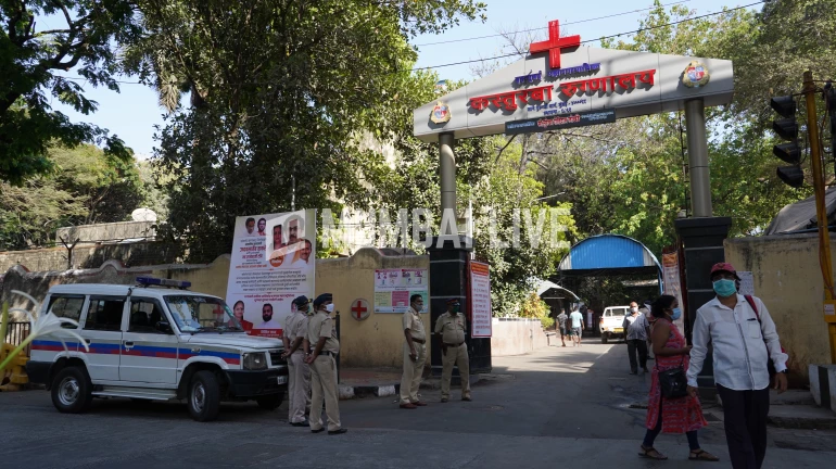 Medical staff at a Mumbai hospital protest over ‘poor quality’ of PPE