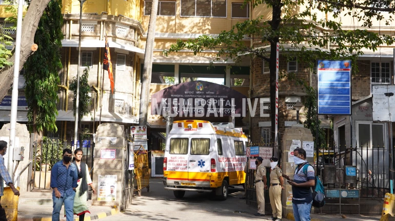 मुंबई - बीएमसी ने 6 अस्पतालों में साफ-सफाई की निगरानी के लिए क्लीन-अप मार्शल दस्ते को तैनात किया