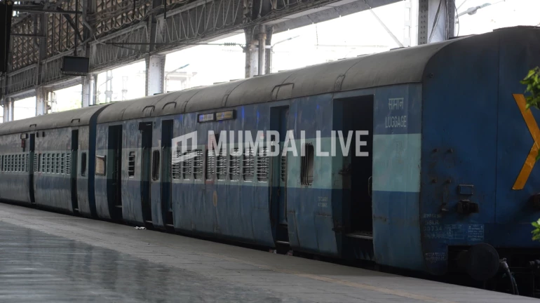 Western Railways to start staggered office timings from today