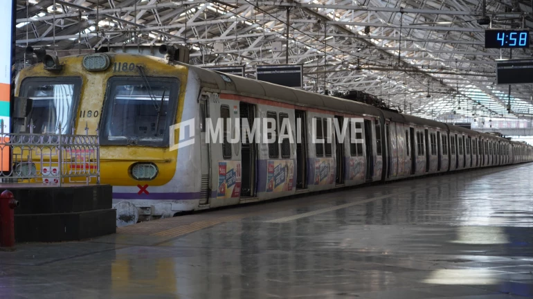 मुंबई के लोकल ट्रेनों में भी बनेंगे क्वारंटाइन जोन