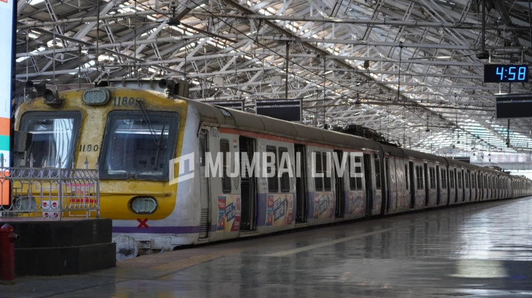 मुंबई लोकल ट्रेन का टाईम टेबल देखे यहां