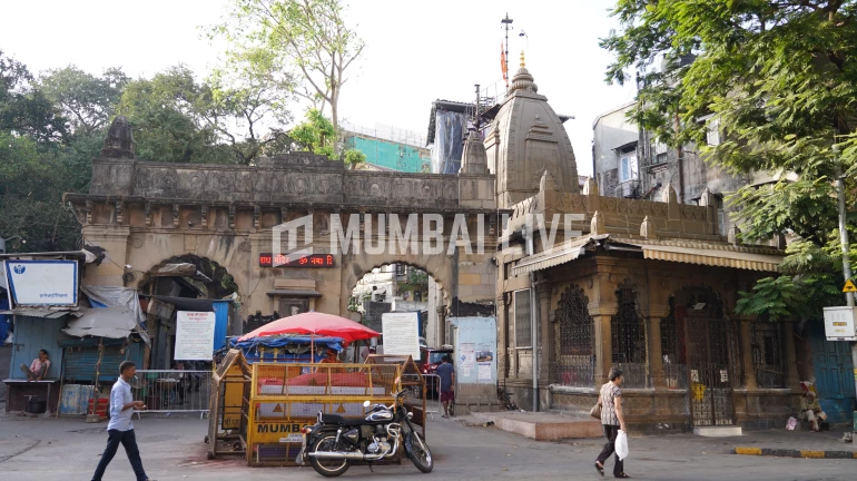 मुंबई - बाबुलनाथ मंदिर में शिवलिंग पर दूध, इत्र या चंदन चढ़ाने की अनुमति नहीं