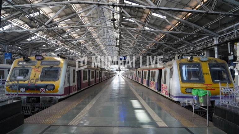 मुंबईकरों के रेलवे पास का पैसा हो रिफंड, शिवसेना नेता ने की मांग