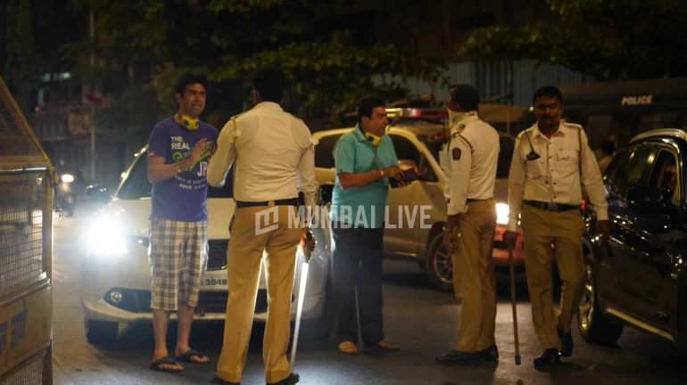मुंबईत २ दिवसात २३ हजार गाड्या पोलिसांनी केल्या जप्त मुंबईत २ दिवसात २३ हजार गाड्या पोलिसांनी केल्या जप्त