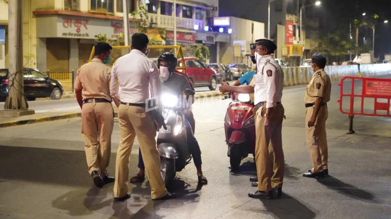 लाॅकडाऊनचे उल्लंघन, पोलिसांनी केल्या ९२ हजार गाड्या जप्त लाॅकडाऊनचे उल्लंघन, पोलिसांनी केल्या ९२ हजार गाड्या जप्त