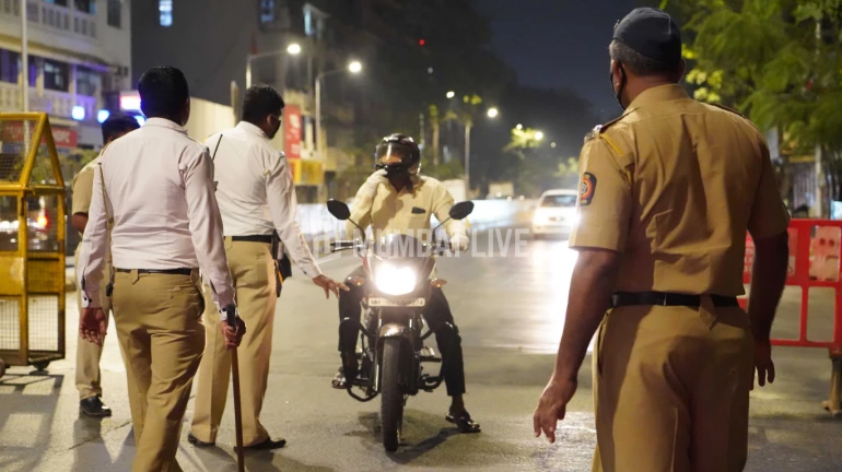 विनाकारण फिरू नका, लॉकडाऊनचे उल्लंघन करणाऱ्यांची ९१ हजार वाहने जप्त विनाकारण फिरू नका, लॉकडाऊनचे उल्लंघन करणाऱ्यांची ९१ हजार वाहने जप्त