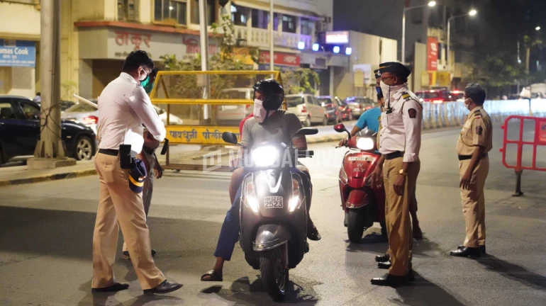 लॉकडाउन के नियमों का उल्लंघन करने वाले 306 लोगों को पुलिस ने किया गिरफ्तार लॉकडाउन के नियमों का उल्लंघन करने वाले 306 लोगों को पुलिस ने किया गिरफ्तार