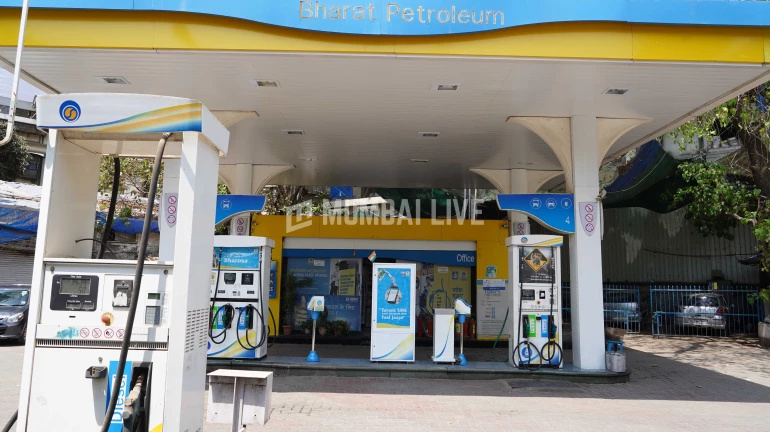 मुंबईत पेट्रोलनं पार केला ११८चा टप्पा मुंबईत पेट्रोलनं पार केला ११८चा टप्पा