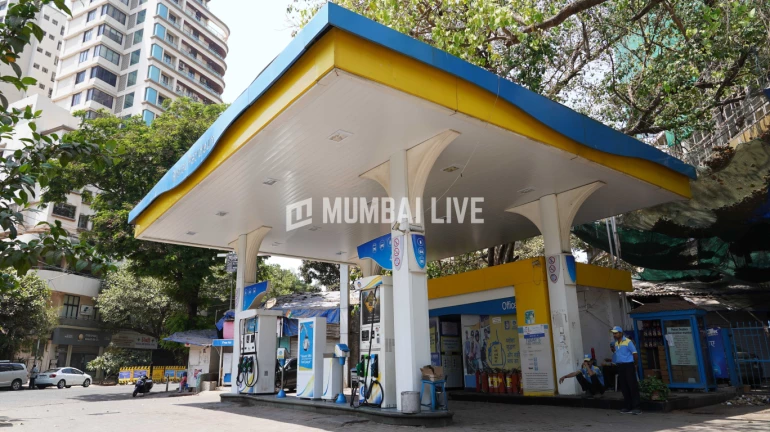 “इंधन दरवाढीवर बोलण्याऐवजी विरोधक भावनिक राजकारणात व्यस्त” “इंधन दरवाढीवर बोलण्याऐवजी विरोधक भावनिक राजकारणात व्यस्त”