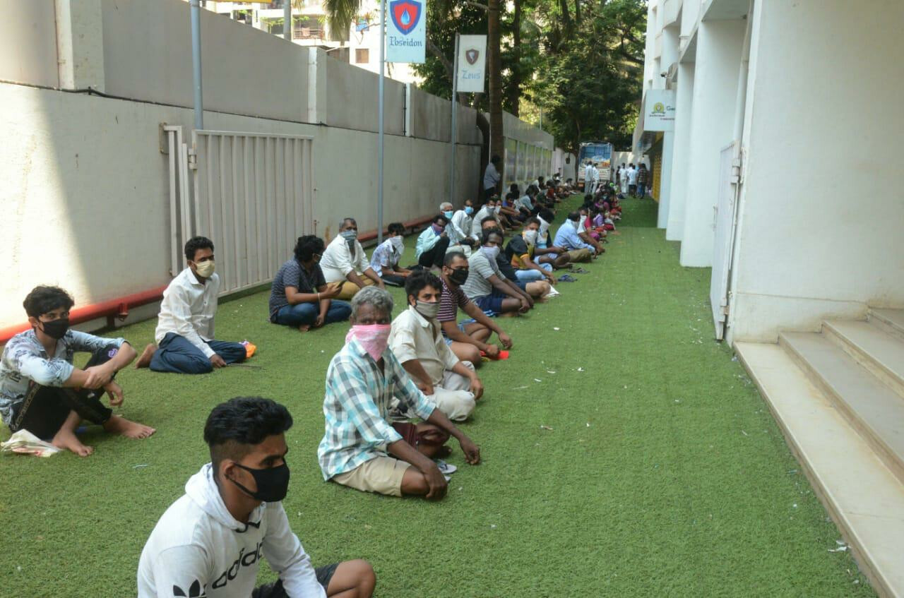 कोरोना के मरीजों के लिए अस्पताल पड़ रहे हैं कम, BMC ने इन फेमस जगहों पर बना रही है सेंटर