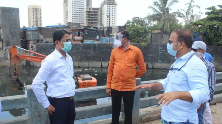 मॉनसून के पहले बीएमसी अधिकारियों ने लिया नाले सफाई के काम का जायजा मॉनसून के पहले बीएमसी अधिकारियों ने लिया नाले सफाई के काम का जायजा