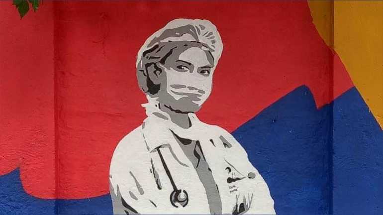 मुंबईत कोरोनाचे ७१७ नवे रुग्ण, ५५ जणांचा दिवसभरात मृत्यू मुंबईत कोरोनाचे ७१७ नवे रुग्ण, ५५ जणांचा दिवसभरात मृत्यू